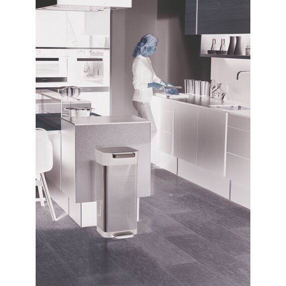 Контейнер для мусора с прессом Titan 20 л нержавеющая сталь, Joseph Joseph, изображение 2