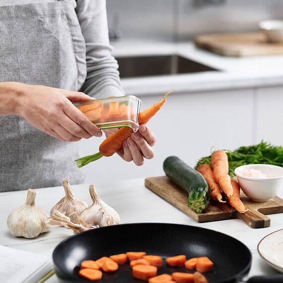 Овощечистка с горизонтальным гладким лезвием и емкостью для очисток PeelStore зеленая, Joseph Joseph, изображение 2