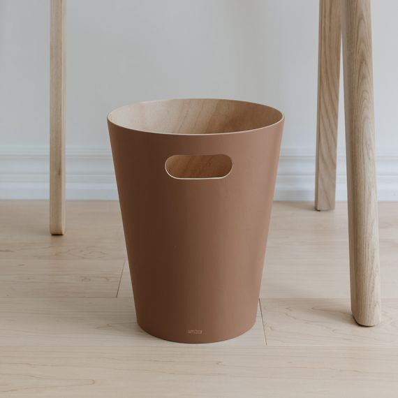 Корзина для мусора Woodrow, 7,5 л, коричневая, UMBRA, изображение 4